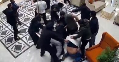 Mariton Hotel में पार्टनरों की जंग: जमीन पर गिराकर मारपीट, पगड़ी उतरने से बढ़ा विवाद