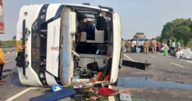 लुधियाना के लोगों के साथ फिर हादसा: पूर्वांचल एक्सप्रेस-वे पर बड़ा आजमगढ़ जा रही लग्जरी बस पलटी, 30 से अधिक यात्री घायल, हालत नाजुक