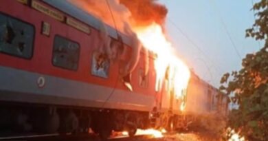 Breaking: राजधानी एक्सप्रेस में भीषण आग से मचा हड़कंप, यात्रियों ने Train से लगाई छलांग!