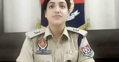 फगवाड़ा की SP के घर चोरी से सनसनी! भरोसेमंद होमगार्ड महिला कर्मचारी पर लाखों के गहने और विदेशी मुद्रा उड़ाने का आरोप? फगवाड़ा की SP के घर चोरी से सनसनी! भरोसेमंद होमगार्ड महिला कर्मचारी पर लाखों के गहने और विदेशी मुद्रा उड़ाने का आरोप?