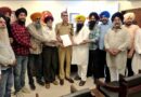ਵੱਧ ਰਹੀਆਂ ਲੁੱਟਾਂ-ਖੋਹਾਂ ਅਤੇ ਨਸ਼ੇ ਖ਼ਿਲਾਫ਼ ਸਿੱਖ ਜਥੇਬੰਦੀਆਂ ਦੀ ਆਵਾਜ਼, ਪੁਲਿਸ ਕਮਿਸ਼ਨਰ ਨੂੰ ਸੌਂਪਿਆ ਮੰਗ ਪੱਤਰ ਵੱਧ ਰਹੀਆਂ ਲੁੱਟਾਂ-ਖੋਹਾਂ ਅਤੇ ਨਸ਼ੇ ਖ਼ਿਲਾਫ਼ ਸਿੱਖ ਜਥੇਬੰਦੀਆਂ ਦੀ ਆਵਾਜ਼, ਪੁਲਿਸ ਕਮਿਸ਼ਨਰ ਨੂੰ ਸੌਂਪਿਆ ਮੰਗ ਪੱਤਰ