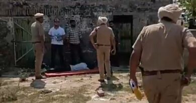 BMS फैशन शोरूम फायरिंग केस: मुख्य आरोपी ‘बिल्ला’ पुलिस मुठभेड़ में गिरफ्तार, टांग में गोली लगने के बाद दबोचा! BMS फैशन शोरूम फायरिंग केस: मुख्य आरोपी ‘बिल्ला’ पुलिस मुठभेड़ में गिरफ्तार, टांग में गोली लगने के बाद दबोचा!