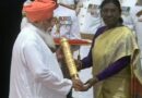देश का गौरव बढ़ाने वाले संत निरंजन दास जी को पद्मश्री सम्मान, PM मोदी रहे साक्षी
