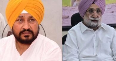 पंजाब कांग्रेस में महाभारत के संकेत! चुनाव से पहले दो-फाड़ की आहट, चन्नी का शक्ति प्रदर्शन, रंधावा की दिल्ली दौड़ से बढ़ी सियासी हलचल पंजाब कांग्रेस में महाभारत के संकेत! चुनाव से पहले दो-फाड़ की आहट, चन्नी का शक्ति प्रदर्शन, रंधावा की दिल्ली दौड़ से बढ़ी सियासी हलचल