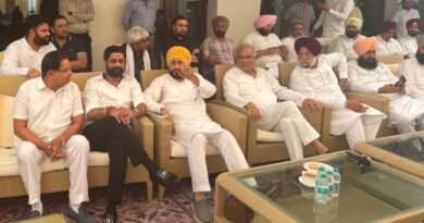 Punjab Politics: कांग्रेस में सियासी हलचल: बघेल के साथ चन्नी गुट की अहम बैठक शुरू, वड़िंग की गैरमौजूदगी और बयान से सियासी पारा चढ़ा!