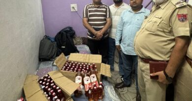 बड़ी खबर: कैंट में अवैध शराब के खिलाफ एक्साइज टीम की रेड, 93 बोतल/निप्स बरामद; आरोपी को छुड़ाकर ले गए स्थानीय लोग!