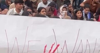 LPU में देर रात बवाल: छात्रा से रेप के आरोपों की खबर वायरल होते ही छात्रों का हंगामा, तोड़फोड़-आगजनी; हाईवे जाम, FIR दर्ज LPU में देर रात बवाल: छात्रा से रेप के आरोपों की खबर वायरल होते ही छात्रों का हंगामा, तोड़फोड़-आगजनी; हाईवे जाम, FIR दर्ज