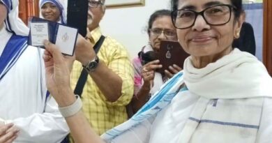 Politics: पहले बंगाल गया अब हाथ से फिसली पार्टी की कमान, 28 साल पुराना TMC का नाम-चिह्न फिलहाल फ्रीज; ममता गुट ने EC को भेजे नए विकल्प!