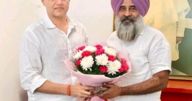 Politics: कांग्रेस प्रधान बनने के बाद पहली बार पंजाब पहुंचे परगट सिंह, सचिन पायलट ने खुद चलाई कार; हरिमंदिर साहिब में हुए नतमस्तक!