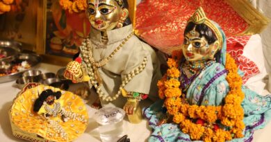 श्रीमद् भागवत सप्ताह कथा चतुर्थ दिवस: श्री कृष्ण जन्मोत्सव पर ‘नन्द के आनंद भयो’ से गूंजा पंडाल, भागवत कथा में भक्त प्रह्लाद की अटूट भक्ति का किया वर्णन