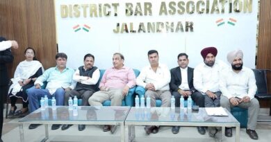जिला बार परिसर को मिली नई रोशनी, मेयर वनीत धीर और नितिन कोहली ने हाई मास्ट लाइटों का किया उद्घाटन; किए यह वादे!